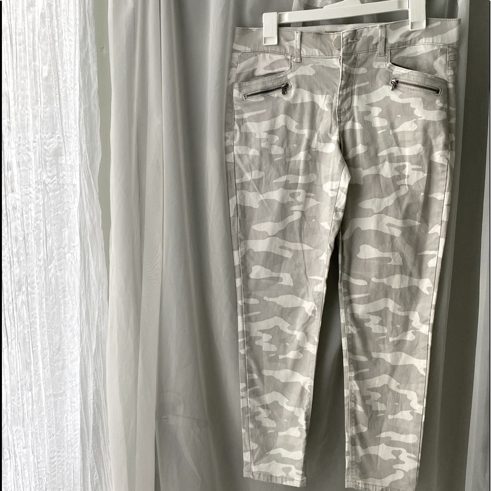 Democracy Ab Technology Elevated Camo Pants-Size 10 Like New